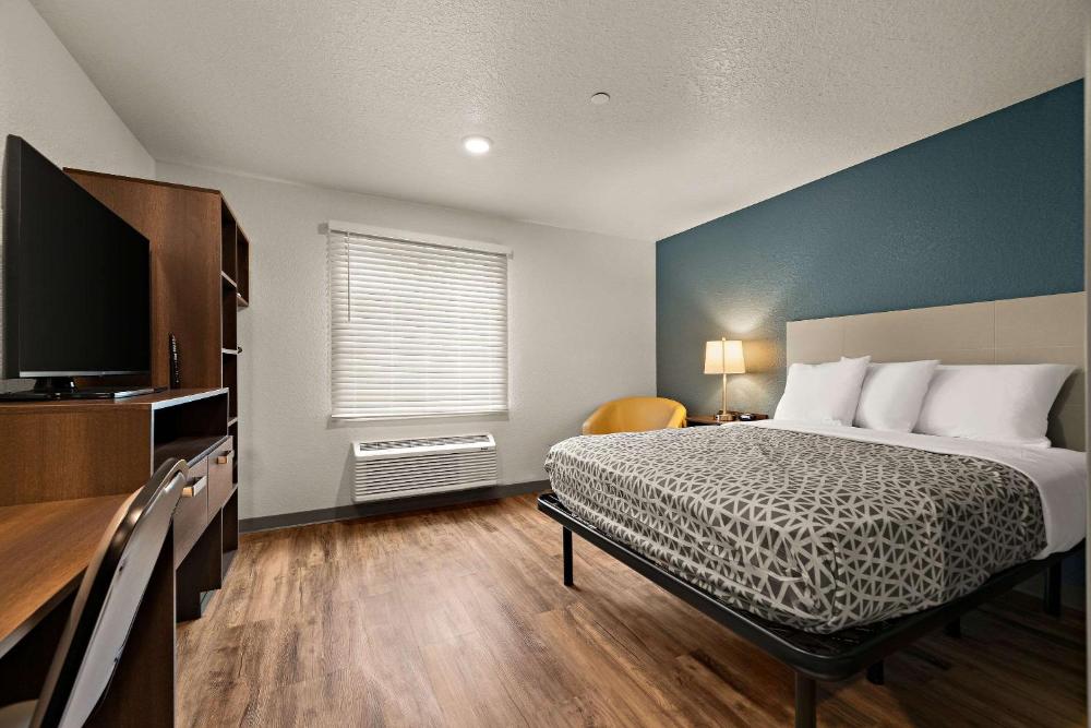 King Suite with Sofa - Disability Access/Non Smoking interior
